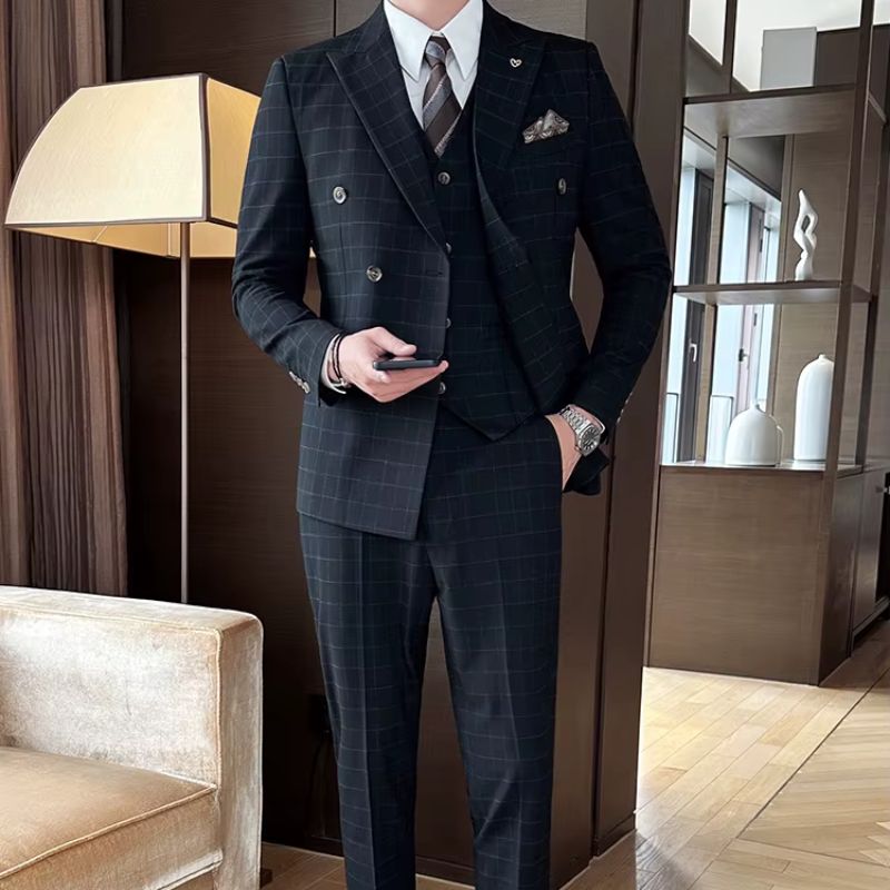 suit, Slim Fit Suit, Plaid Suit, plaid men’s suit, modern men’s suit, men’s suit, Men’s Plaid Suit, Men’s Double-Breasted Suit, formal men’s suit