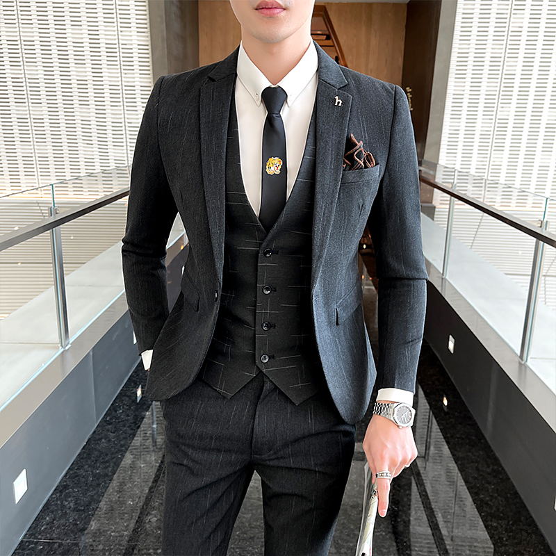 suit, slim fit men’s suit, modern men’s suit, men’s suit, Maximus suit, elegant suit, elegant men’s suit, classic men’s suit