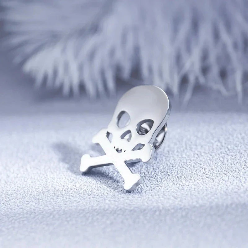 suit brooch, skull suit brooch, skull brooch, modern suit accessories, men’s suit brooch, men’s skull lapel pin, men’s lapel pin accessory, gothic lapel pin men, brooch