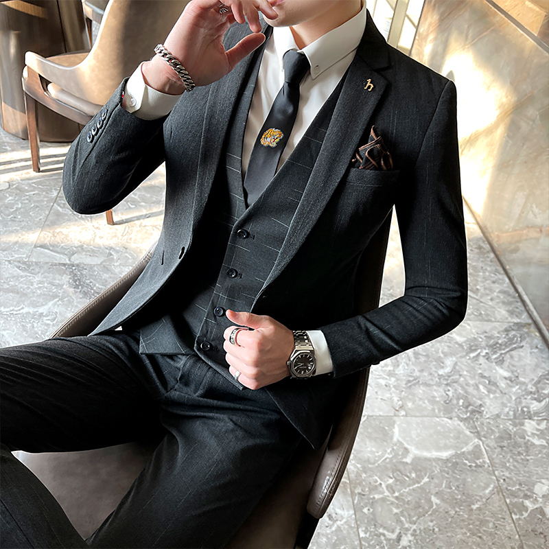 suit, slim fit men’s suit, modern men’s suit, men’s suit, Maximus suit, elegant suit, elegant men’s suit, classic men’s suit