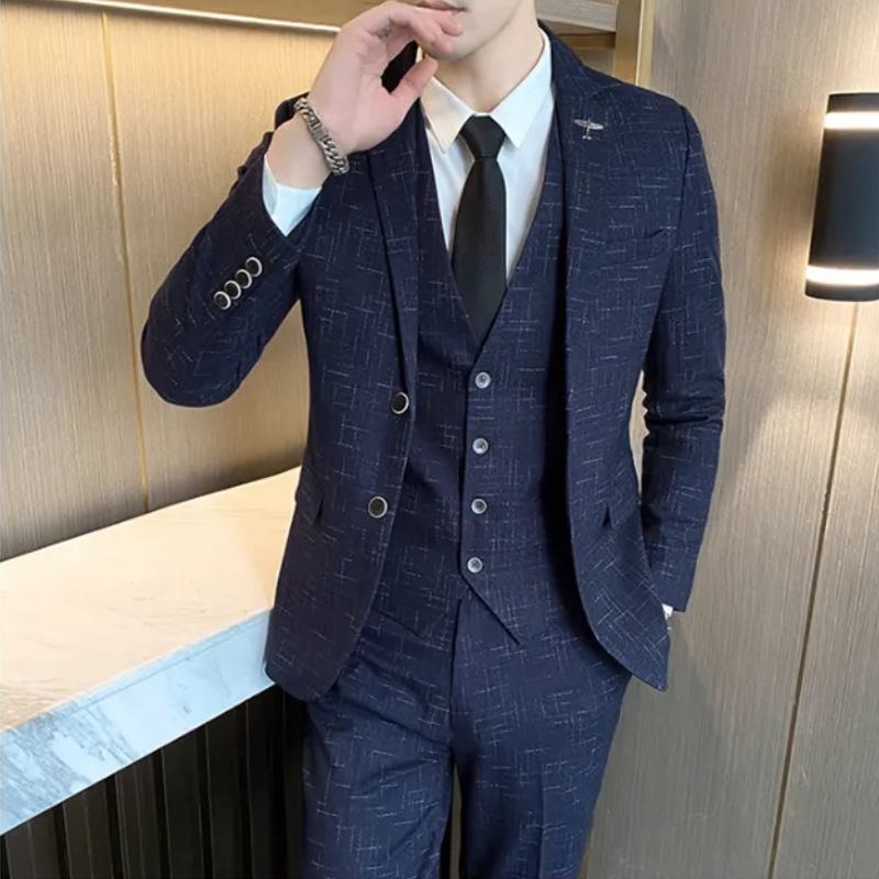 suit, striped men’s fashion, slim striped men’s suit, slim fit formal wear, modern men’s suit, men’s suit, elegant three piece suit