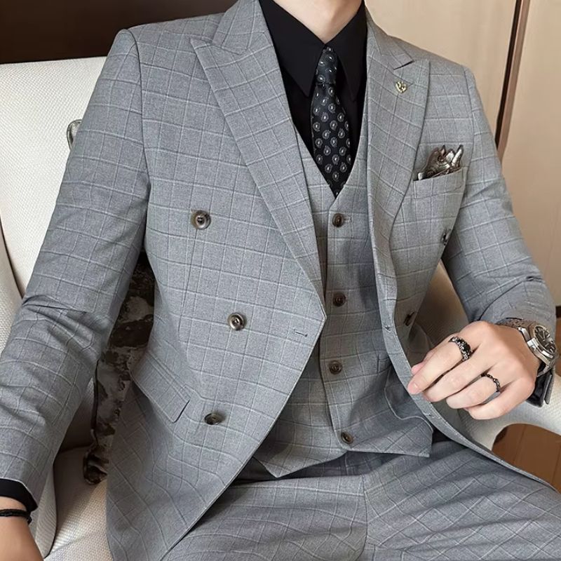 suit, Slim Fit Suit, Plaid Suit, plaid men’s suit, modern men’s suit, men’s suit, Men’s Plaid Suit, Men’s Double-Breasted Suit, formal men’s suit