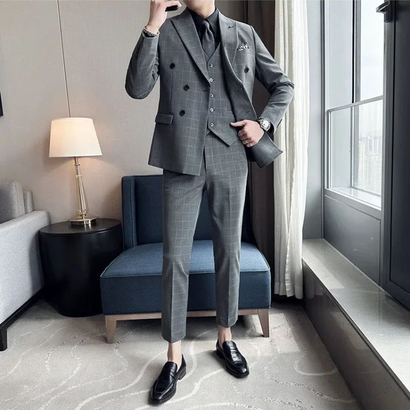 suit, Slim Fit Suit, Plaid Suit, plaid men’s suit, men’s suit, men’s slim fit suit, Men’s Plaid Suit, Men’s Double-Breasted Suit, formal men’s suit, executive men’s suit