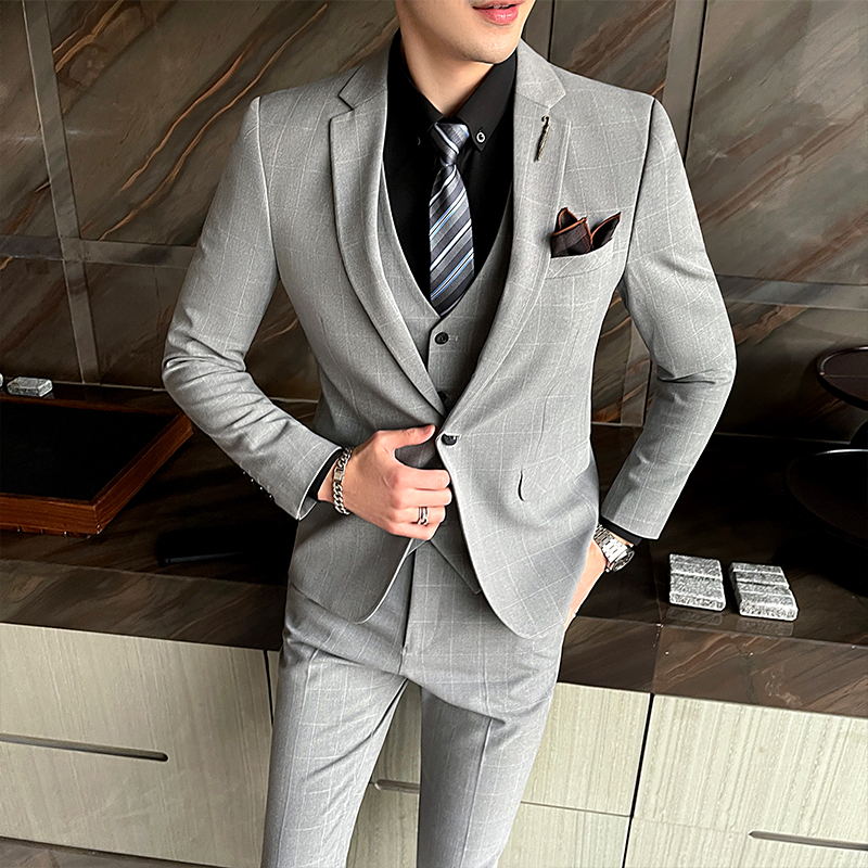 suit, slim fit men’s suit, modern men’s suit, men’s suit, Maximus suit, elegant suit, elegant men’s suit, classic men’s suit