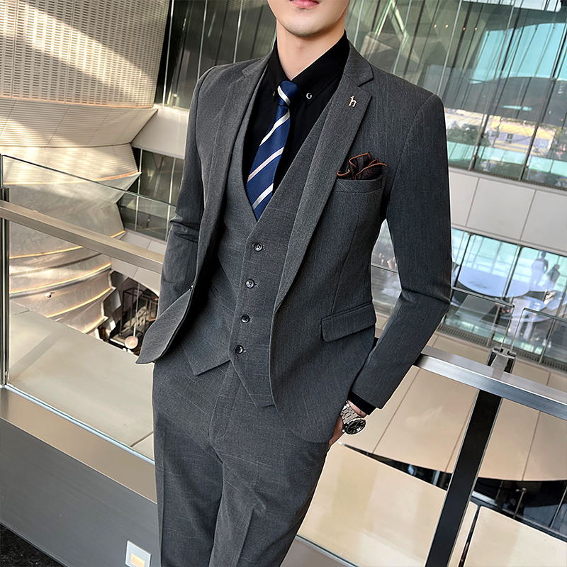 suit, slim fit men’s suit, modern men’s suit, men’s suit, Maximus suit, elegant suit, elegant men’s suit, classic men’s suit